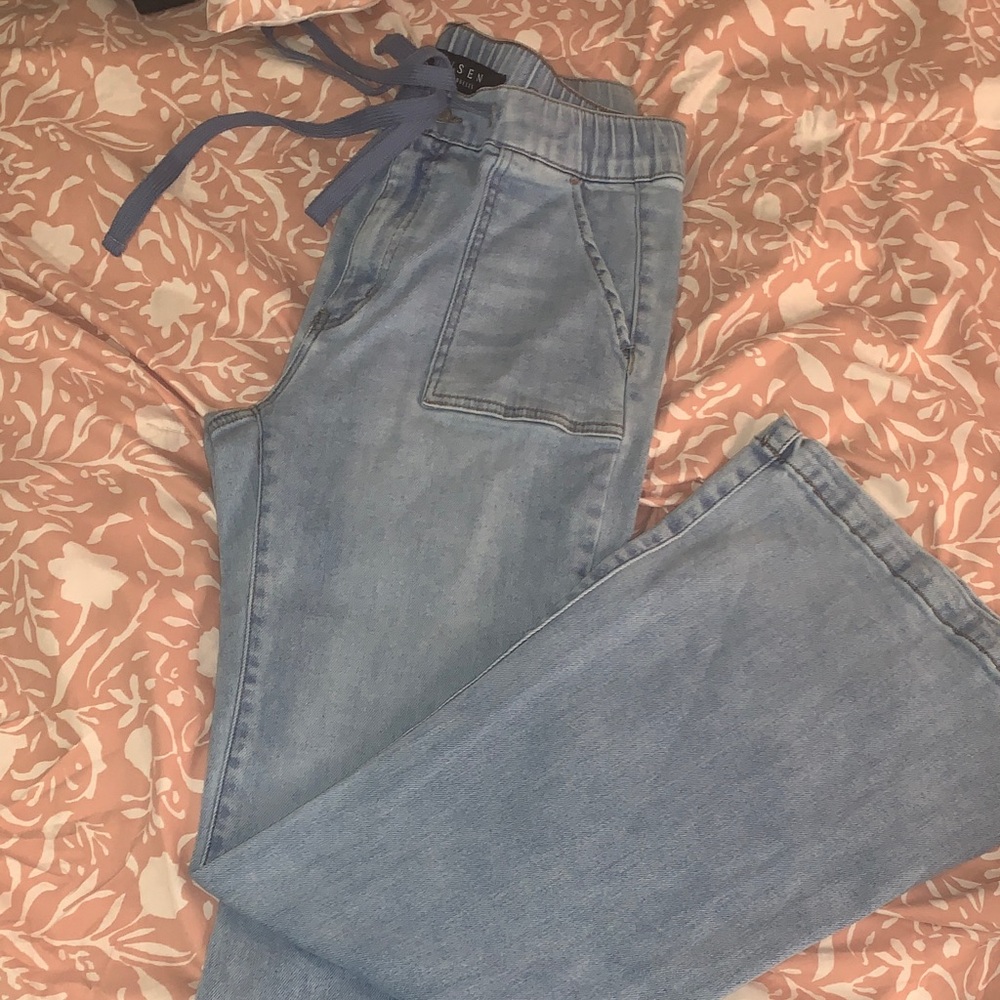Women's Light Blue flare Jeans - Picture 5 of 5